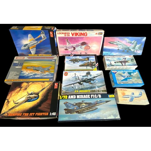 591 - A selection of boxed model kits (all 1/72 scale unless otherwise stated) to include Hobby Craft Vamp... 