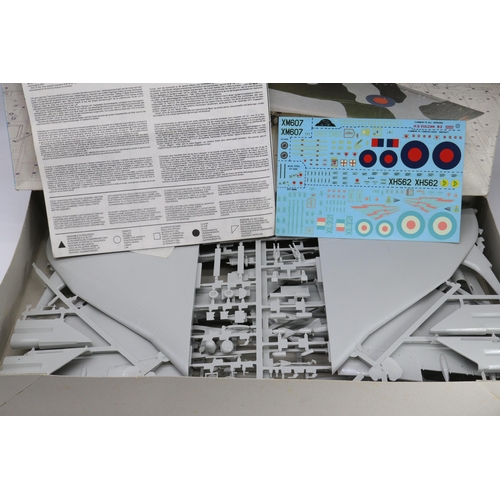 648 - An Airfix boxed model kit 1:72 scale Avro Vulcan B.Mk2 (appears unused but contents not checked for ... 