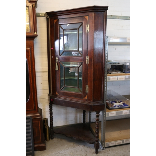 657 - A corner unit on stand with painted inner shelves. Measuring approx' 100cm across the front x 68 dee... 