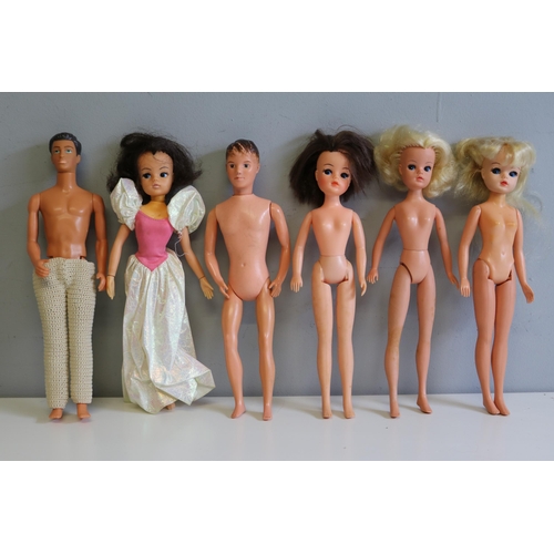 406 - Large quantity of assorted mainly Sindy dolls etc