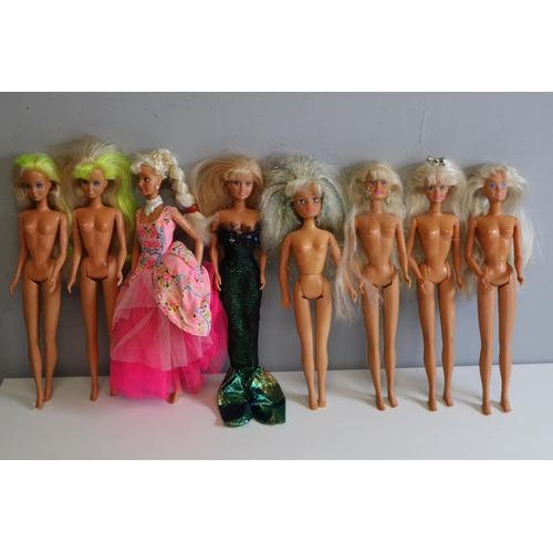 406 - Large quantity of assorted mainly Sindy dolls etc