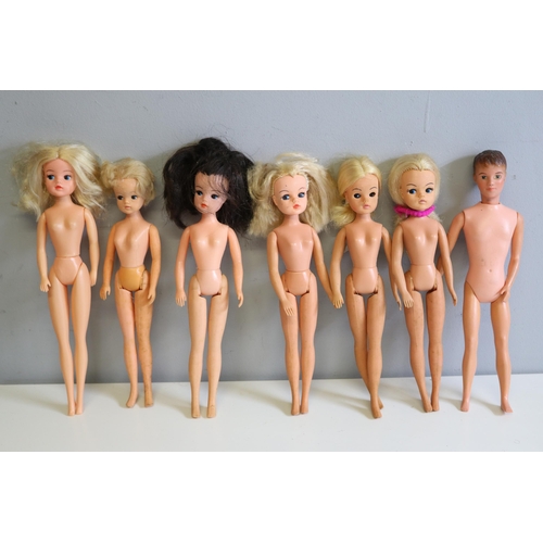 406 - Large quantity of assorted mainly Sindy dolls etc