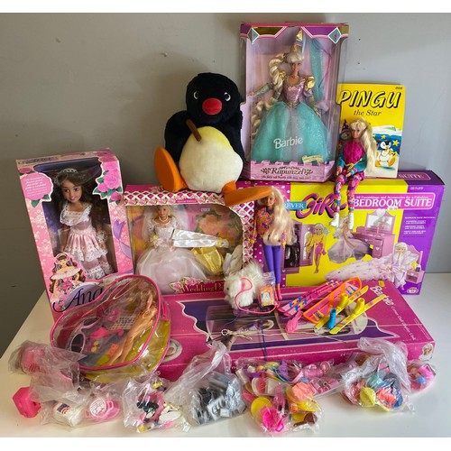 645 - Assorted dolls interest, Barbie corner doll display unit, Sindy holiday fun pack Forever girl bedroo... 