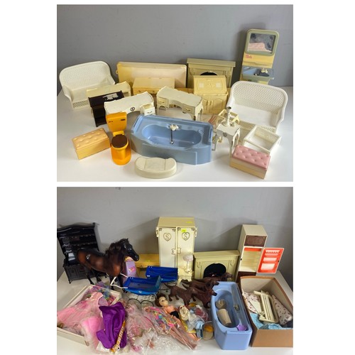 673 - A large quantity of used and unboxed Sindy accessories including a horse, bedroom furniture, tables,... 