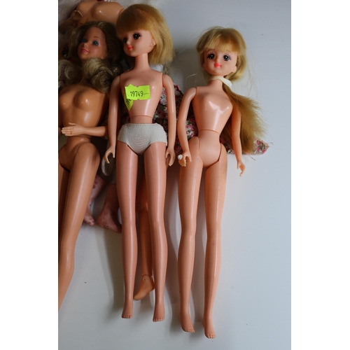 534 - A carton of assorted Barbie and similar dolls, noted two Takara 81' dolls