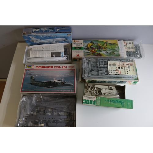 539 - A selection of boxed model kits to include Hasegawa 1/200 scale McDonnell Douglas KC-10A Extender, (... 