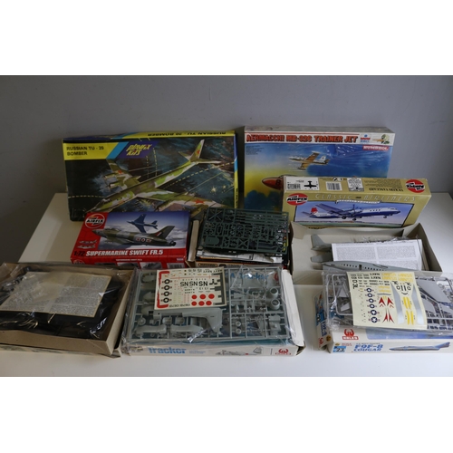 565 - A selection of boxed model kits to include Airfix 1:144 scale Vickers Vanguard, Revell 1/72 Scale PB... 