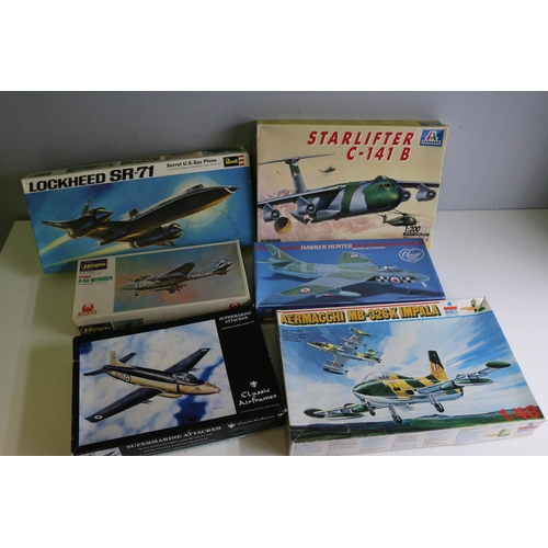 582 - A selection of model kits to include Italieri 1/200 scale Starlifter C-141B, Classic Airframes 1/48 ... 