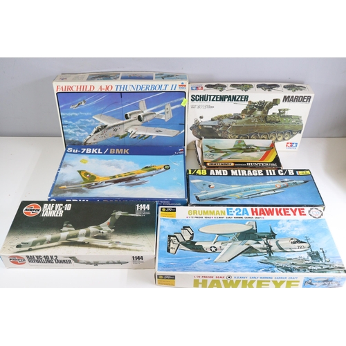 671 - A selection of boxed model kits to include Matchbox 1/72 Scale Hunter TMk.7 FMk.6, Fujimi 1/72 scale... 