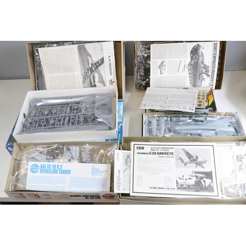 671 - A selection of boxed model kits to include Matchbox 1/72 Scale Hunter TMk.7 FMk.6, Fujimi 1/72 scale... 