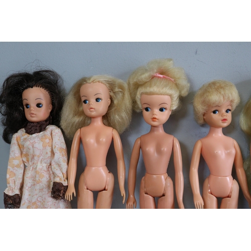 687 - Box of assorted various Sindy dolls