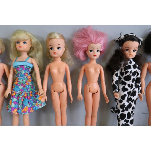 687 - Box of assorted various Sindy dolls