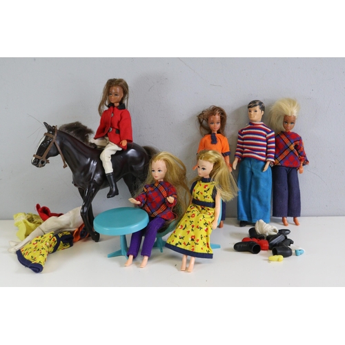 274 - 5 Pippa dolls, a horse and loose accessories and Pete doll