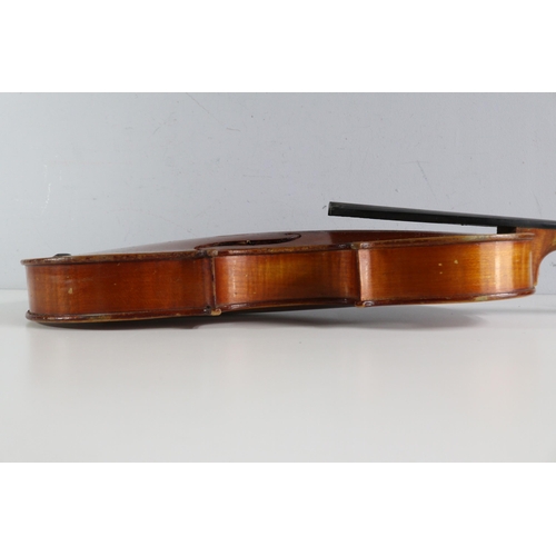 296 - Cased violin, small makers of a lyer mark inside ? Timberville (vendor advises)