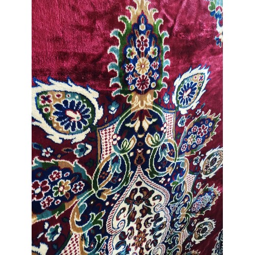 400a - Silk? decorative rug measures approx. 125cm x 180cm