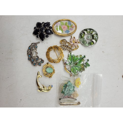 95 - Large selection of modern costume jewellery