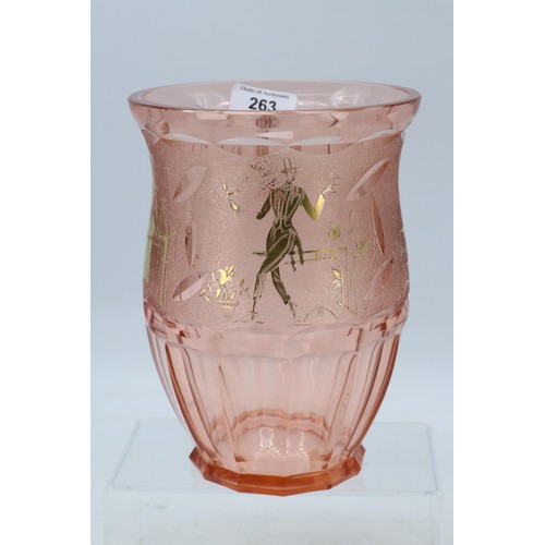 70 - A highly decorative 1930's glass vase approx. 8