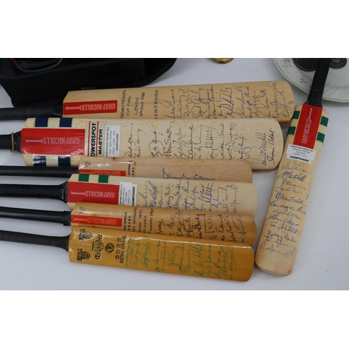 275 - Selection of miniature cricket bats including signatures from mostly Hampshire and Kent including Da... 