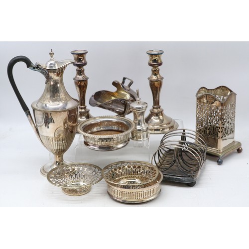 726 - A selection of assorted silverplated items