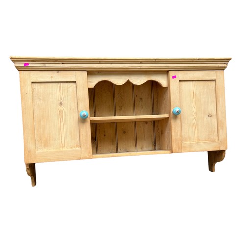 64 - Pine kitchen wall unit with decorative knobs measuring approx. 107cmW x 23cmD x 62cmH