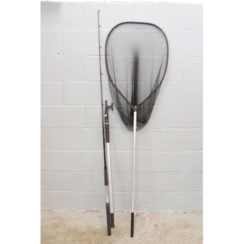 92 - 6.5' Miracle Boat 30lbs fishing rod with telescopic Gaf and a landing net.
