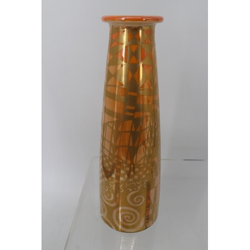 259 - Japanese vase with pink ground, (damaged repair) together with a Mei-lin Li 'The vase of a hundred b... 