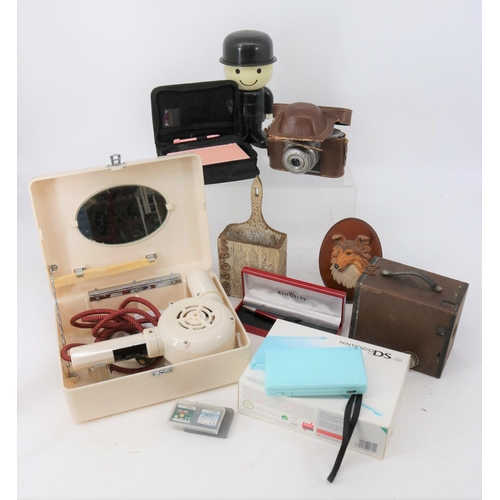 301 - Selection of general items to include Nintendo DS with games, vintage Ormond hairdryer, Bencini Koro... 