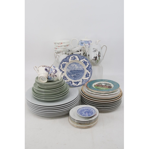 449 - Selection of dinnerware to include Winterling Bavaria, Spode etc