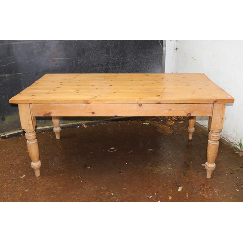 478 - Pine farmhouse kitchen table measuring approx 178cm x 100cm