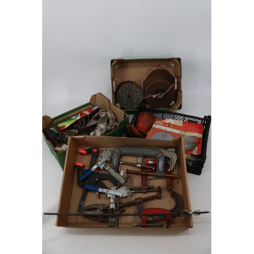 435a - A selection of tools to include clamps, block planes, sanding discs etc