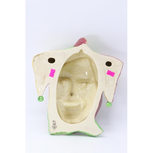 70 - Royal Doulton Jester wall mask (approx. 26cm x 24cm) Impressed 933.