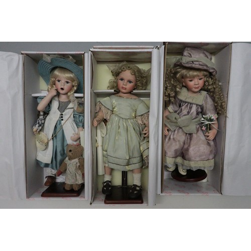 413 - Selection of boxed and unboxed dolls (approximately 40) to include Alberon, Ashton Drake, Leonardo C... 