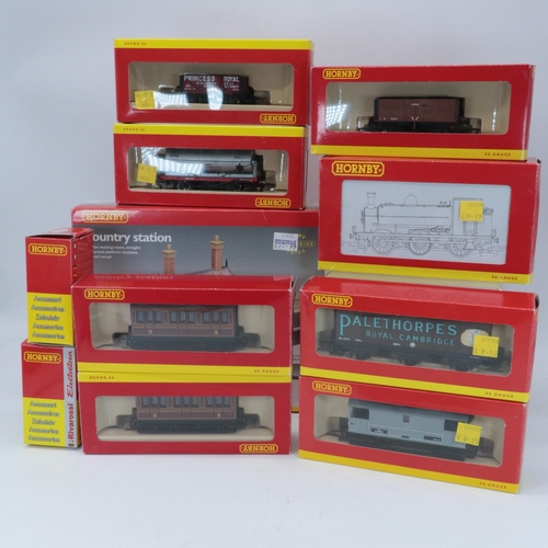 387 - Good selection of Boxed hornby, including Track pack R8017, Country station R8007, Single track leve... 