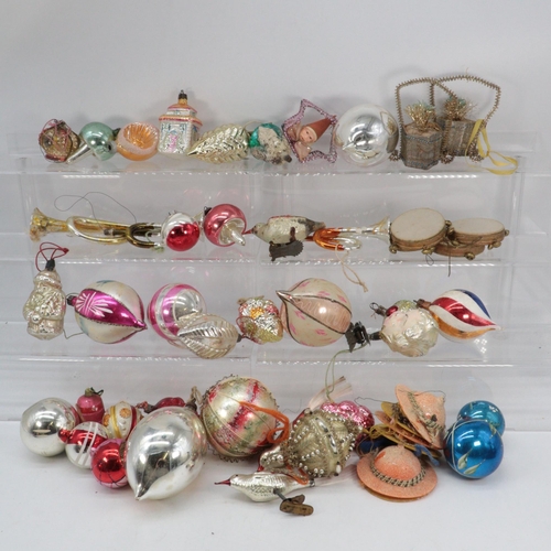 631 - A good quantity of vintage Christmas decorations (crate not included)