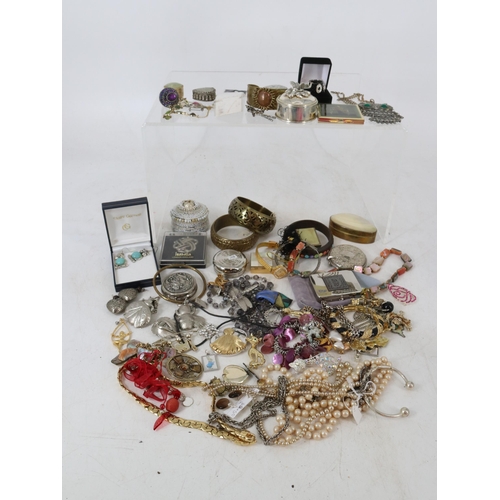 22 - Collection of vanity items to include ring trees, jewellery boxes, assorted costume jewellery, perfu... 