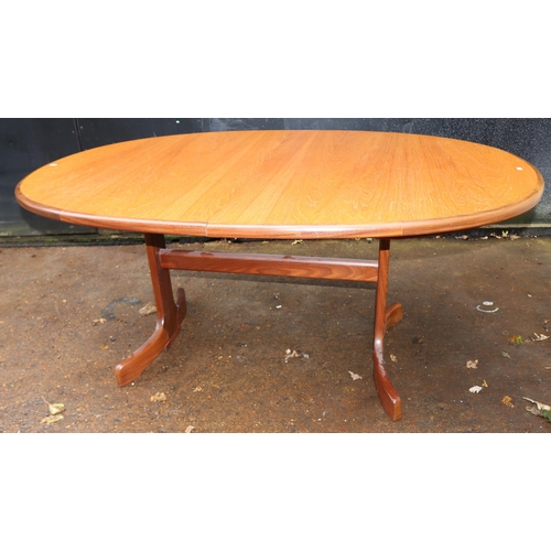 141 - Mid century G Plan extending dining table measuring approx when extended 209cm L x 107cm W/ 163cm un... 