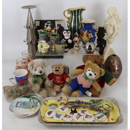 297 - General clearance lot consisting of glassware, ceramics, ornaments and bears.