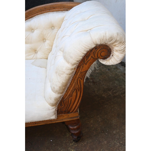 350 - Chaise longue approx 6ft (upholstery does not comply current fire regulations, it is down to the pur... 