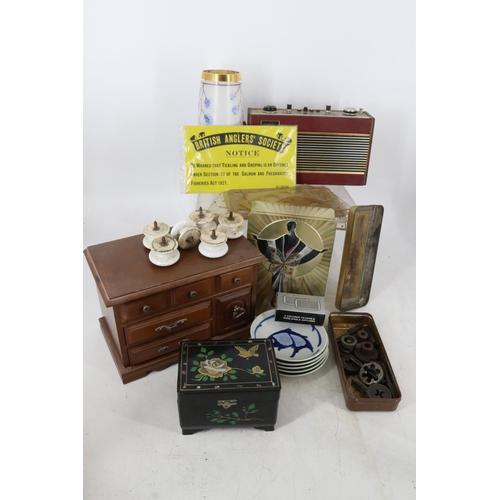 475 - Mixed general clearance lot to include Noritaki coffee set, Poole dolphins, glassware, jewellery box... 