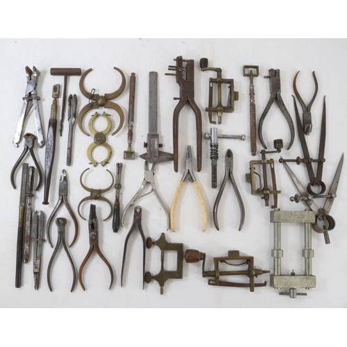 17 - A good quantity of vintage and later watchmakers tools