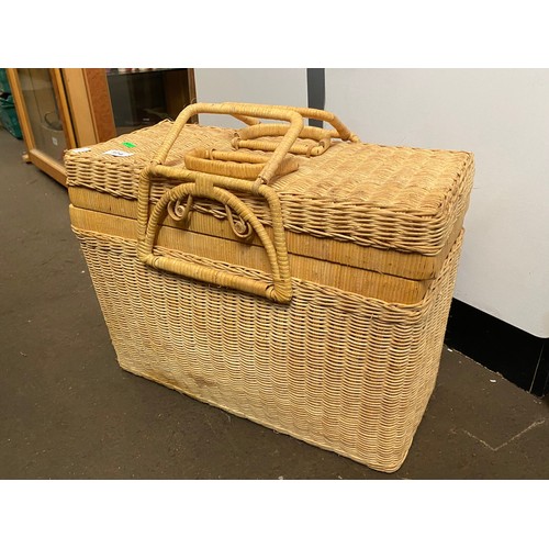 374 - Vintage wicker cased picnic set