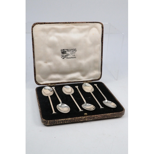 30 - Set of six silver hallmarked spoons in fitted case, weigh approx. 38g