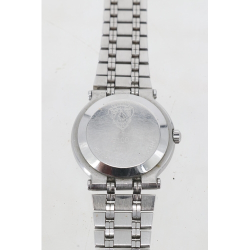 26 - Gucci ladies wrist watch with date function