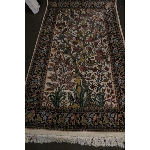 368 - Oriental style rug measuring 168cm x 89cm