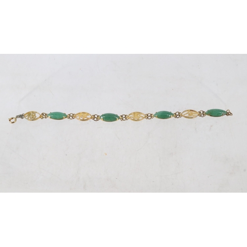 32A - A Chinese jade bracelet.