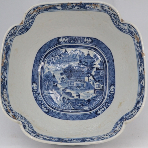 97 - A Chinese export cut corner salad bowl decorated with water scenes (approx. 24cm wide and 11cm tall)... 