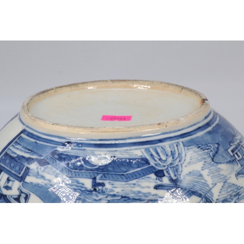 97 - A Chinese export cut corner salad bowl decorated with water scenes (approx. 24cm wide and 11cm tall)... 