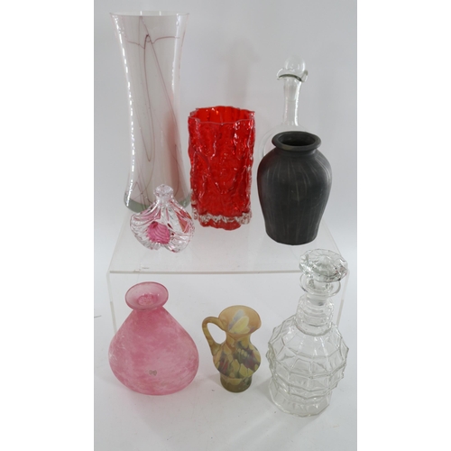 142 - Quantity of glass ware to include decanters, bowls, art glass etc