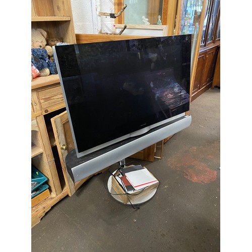 66 - Bang and Olufsen BeoVision 7 flat screen tv on rotating stand with 31inch screen including power cab... 