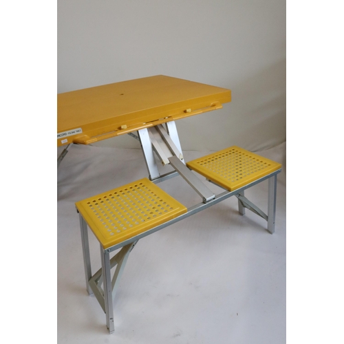 241A - A concord vintage folding picnic table